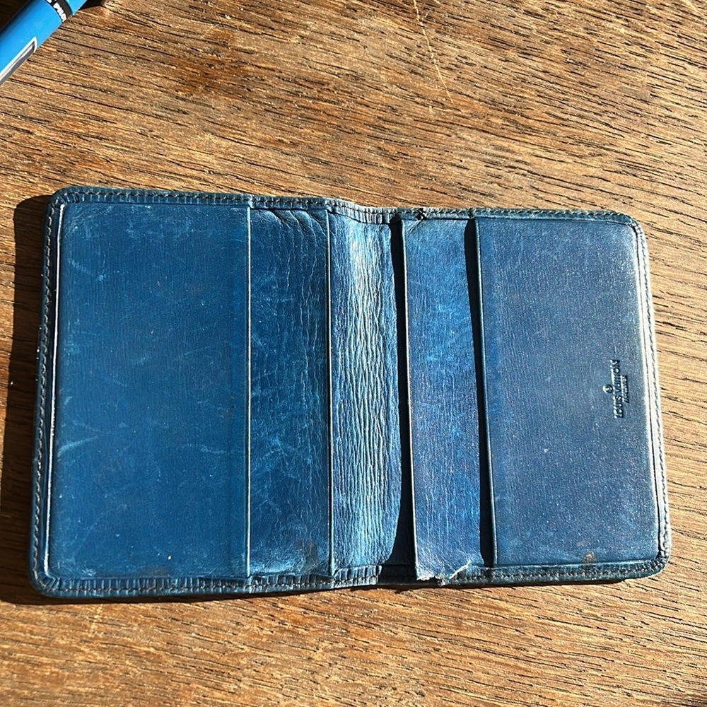 Louis Vuitton blue epi bifold wallet. Tired but still cute - Picture 2 of 6